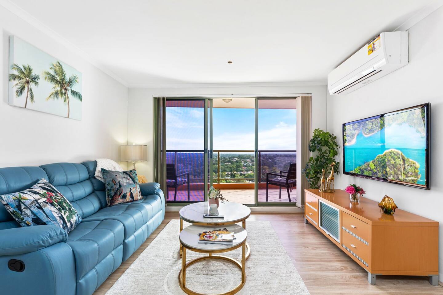 City View 3BR Apt in Hurstville with Pool & GYM