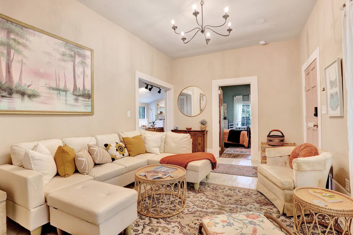 Historic Spring Cottage -Sleeps 5, Pets welcome!