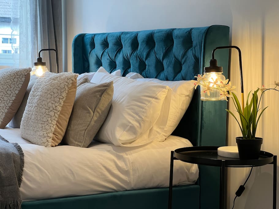 Luxury & Modern Home | London Bridge Links | Shops