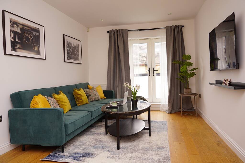 Stylish & Cute Home | London Bridge Links | Shops