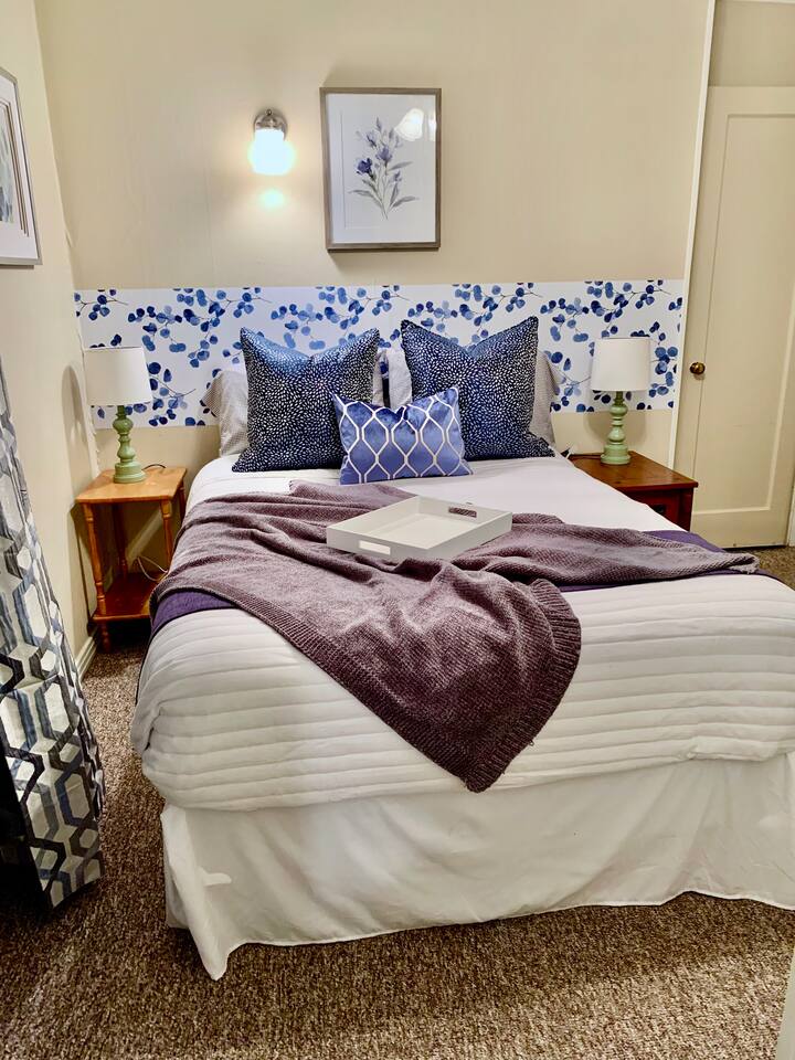 Apt 2, Historic District, Downtown