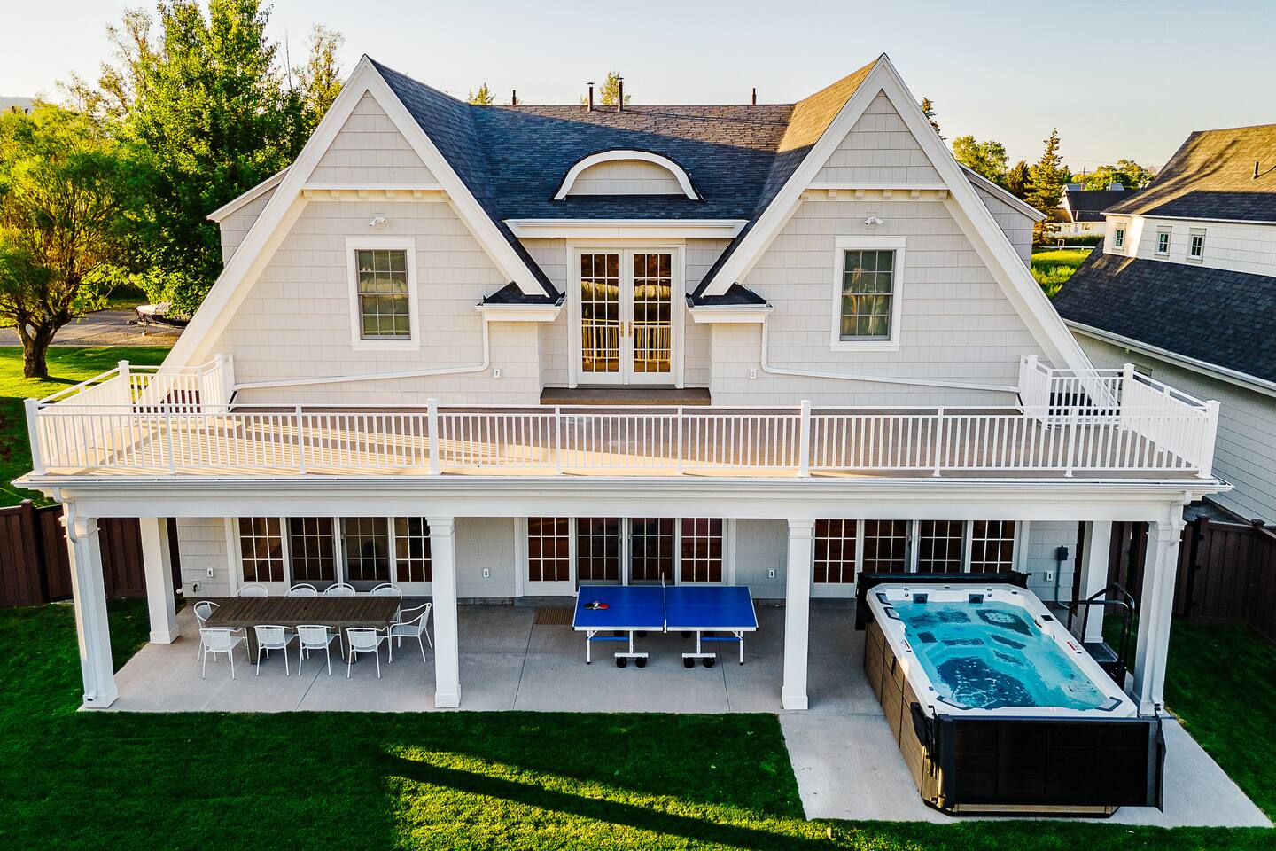 Holiday Lake House - Sleeps 32