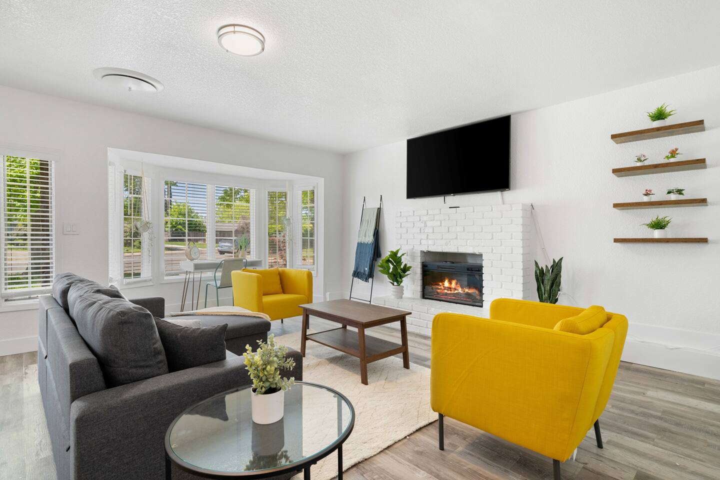 Refined 3BD/2BA Oasis / Office/Yoga RM/Serene Yard