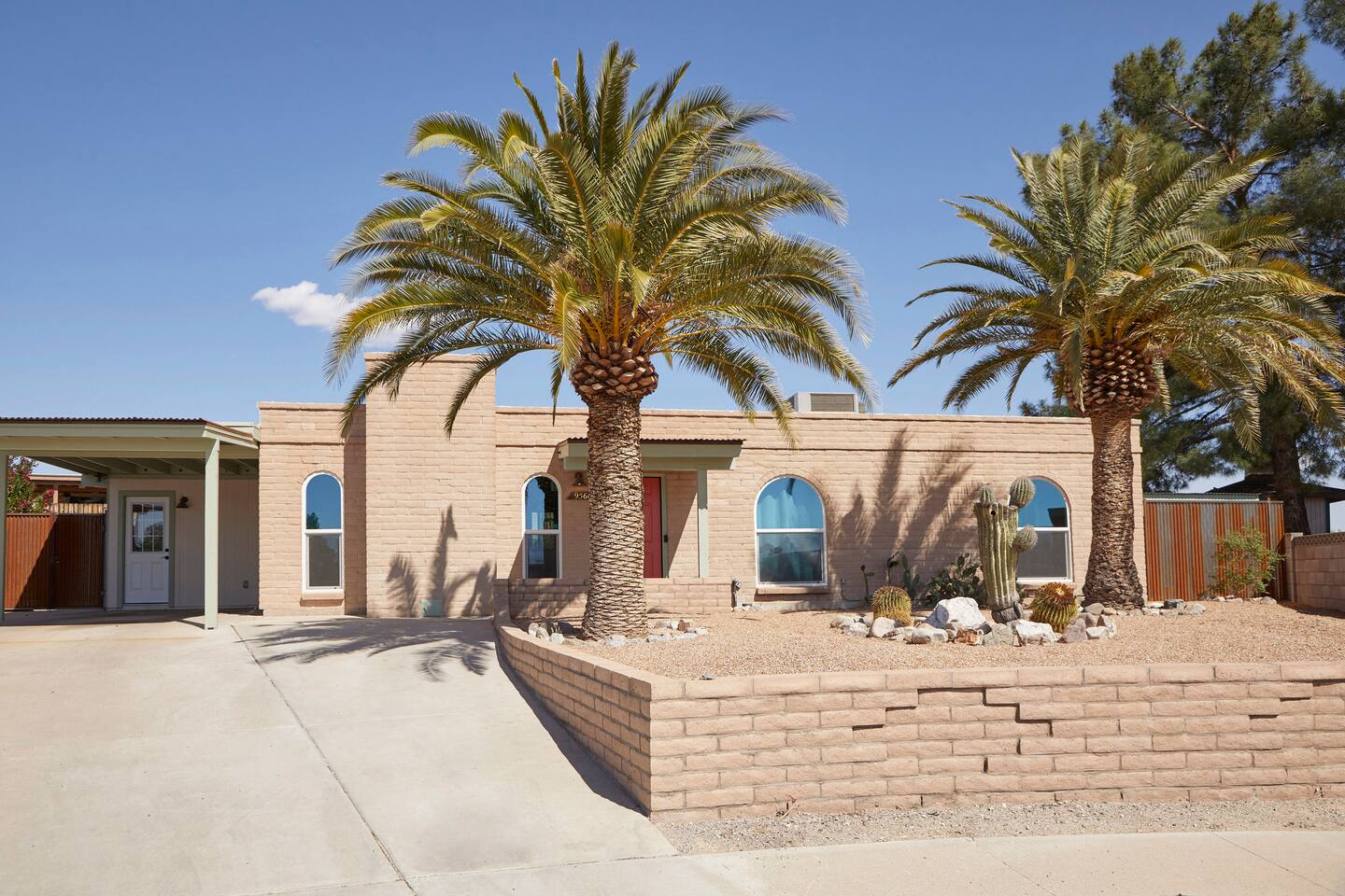 Southwestern style - peaceful, private yard!