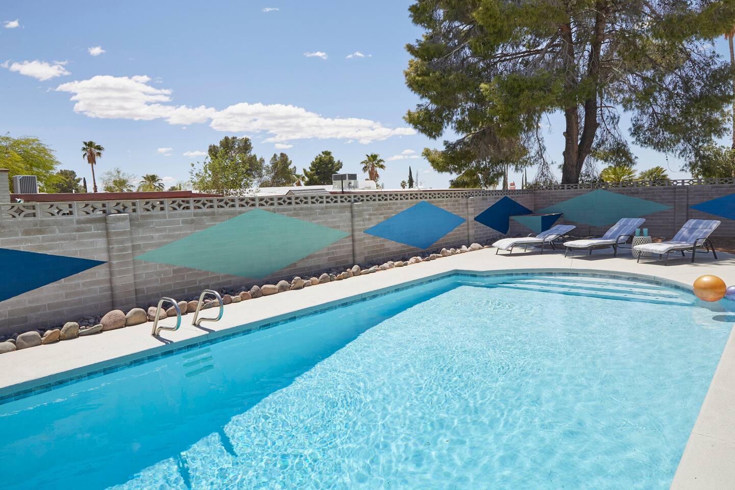 Rolling Hills family home | Heated (fee) Pool!