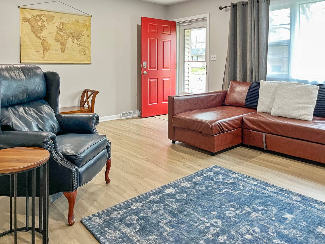 Red Tail Cottage: Bass Pro, Hammock Chr, FullFence