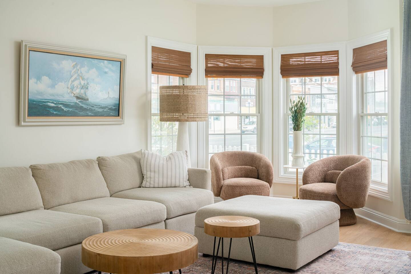 Beachblock Oasis: 5BR Designer Home w/ Parking - Holiday Home