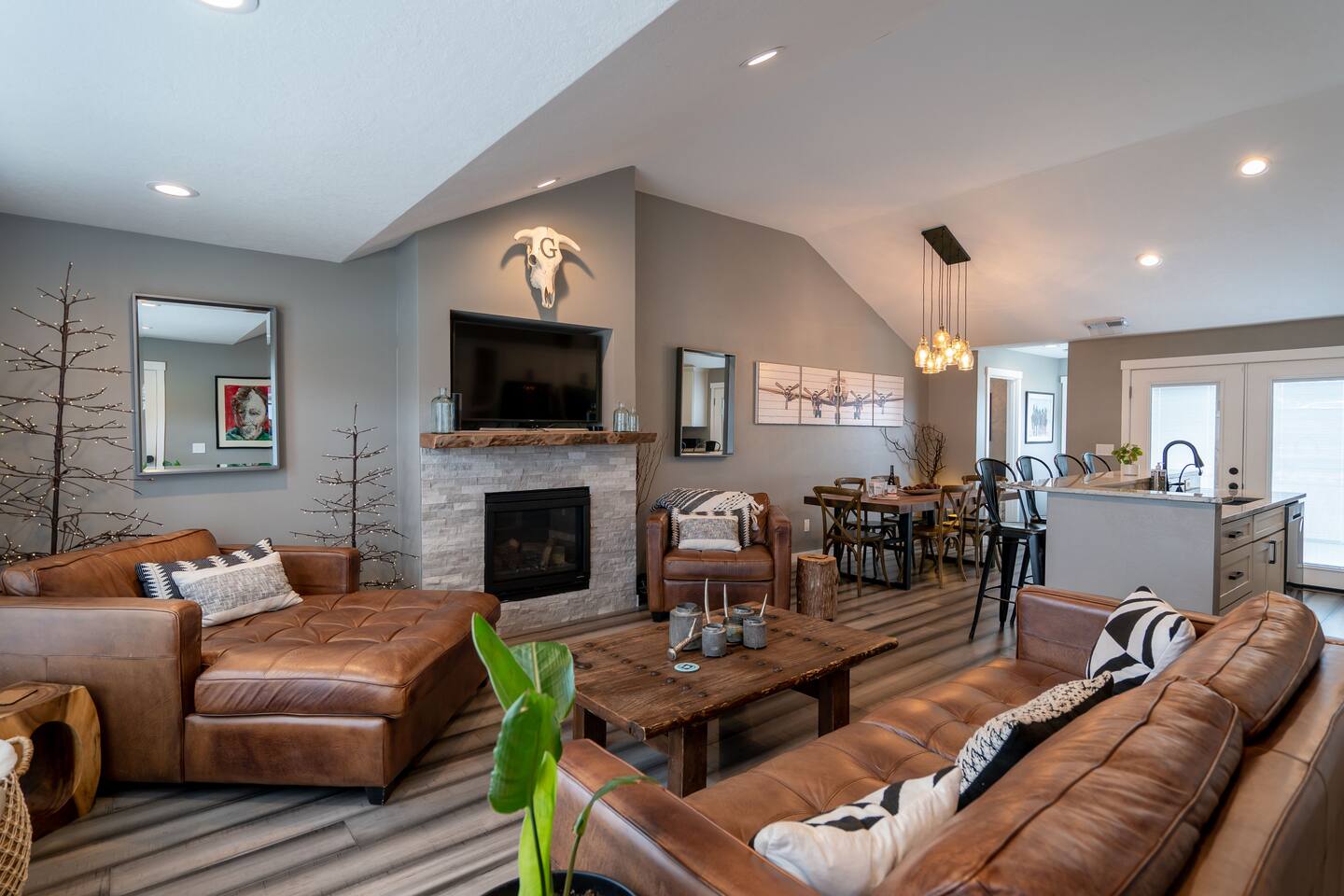 Backyard Oasis: 3BR Home w Firepit, Patio, BBQ