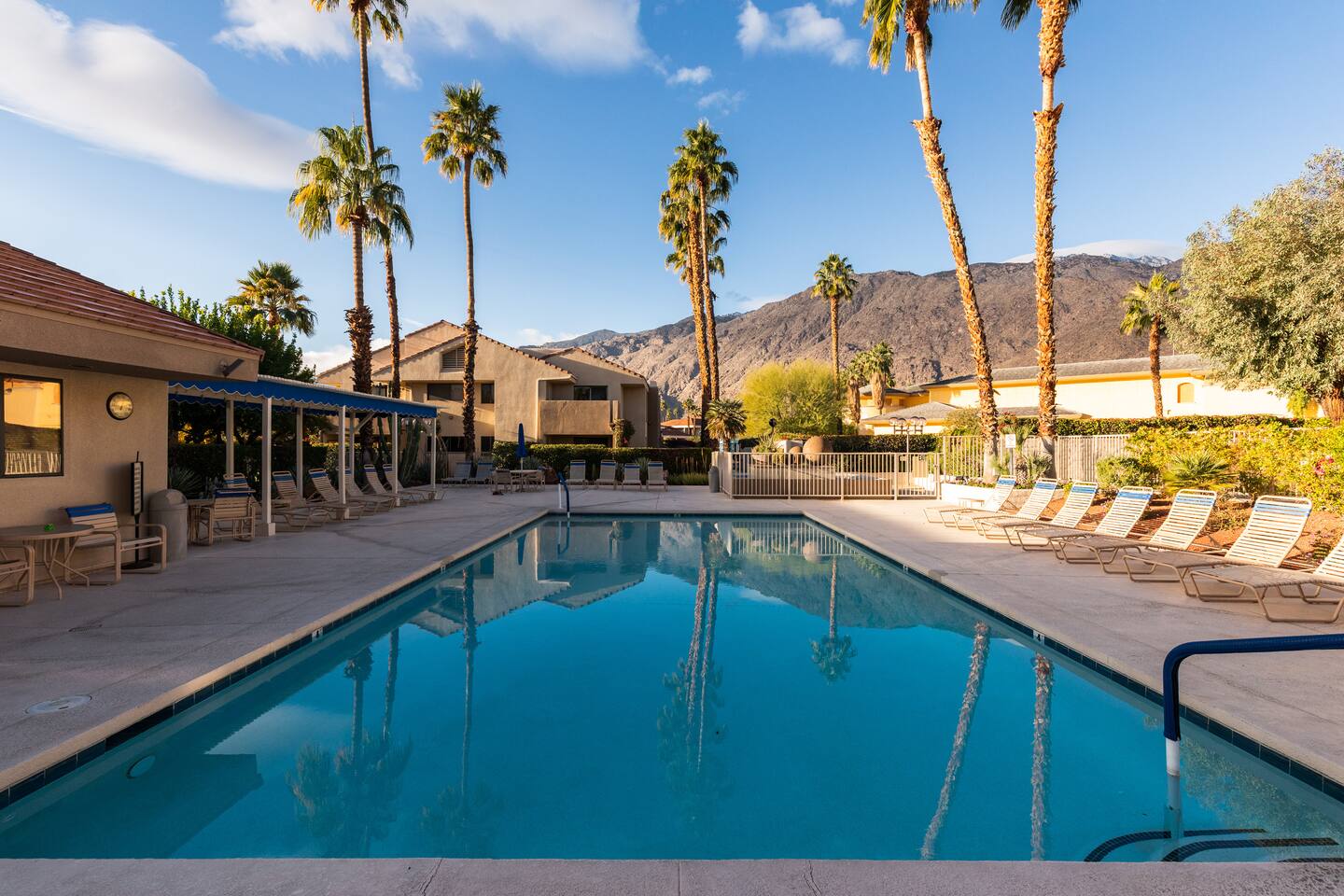 Fabulous place with two pools - walk to everything