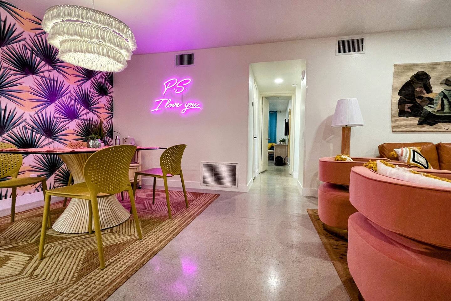 Boho Chic 2 Bed 2 Bath condo Best location in town