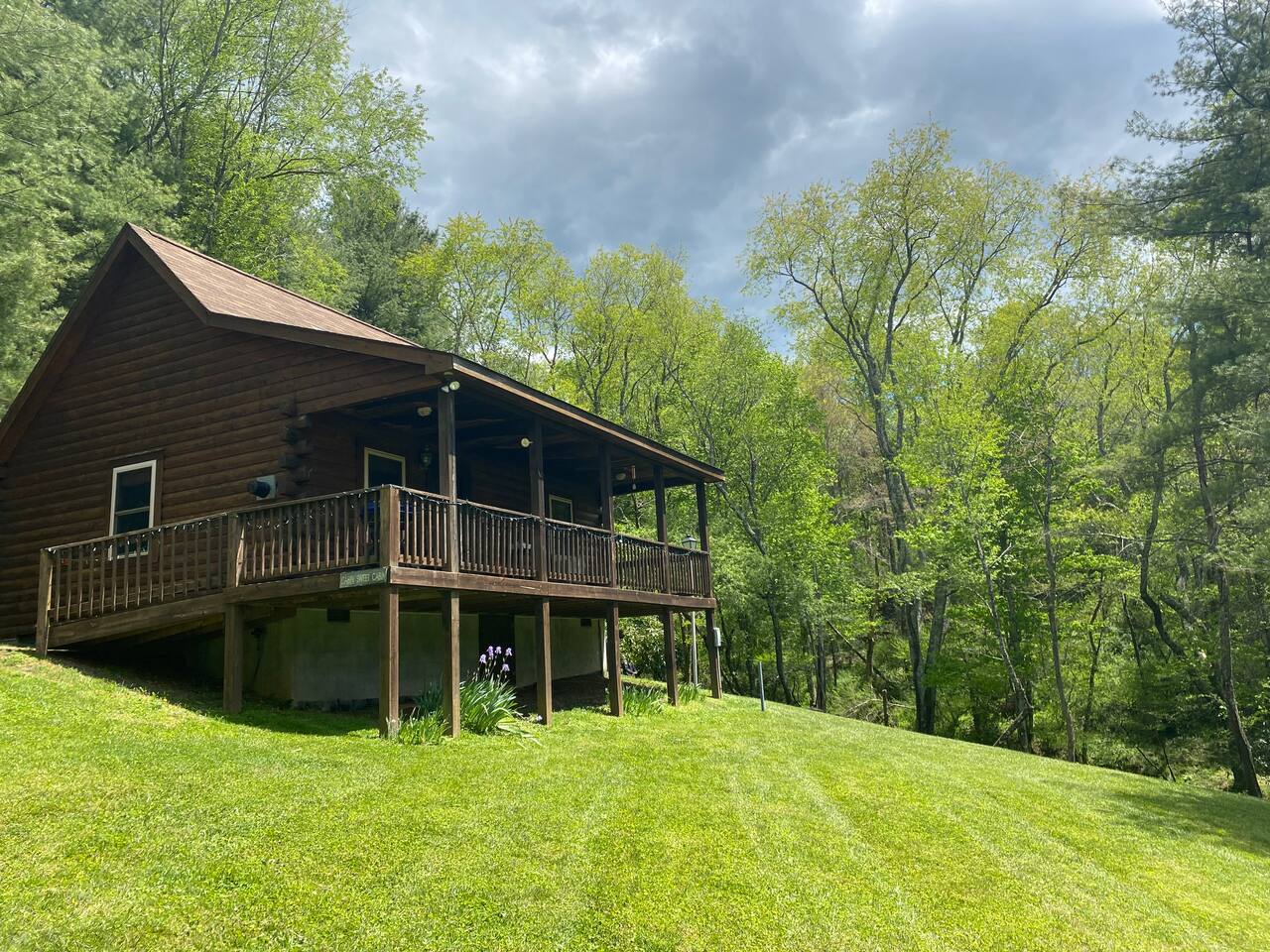 "Blue Ridge Mountain Song" - Relaxing Mtn Retreat