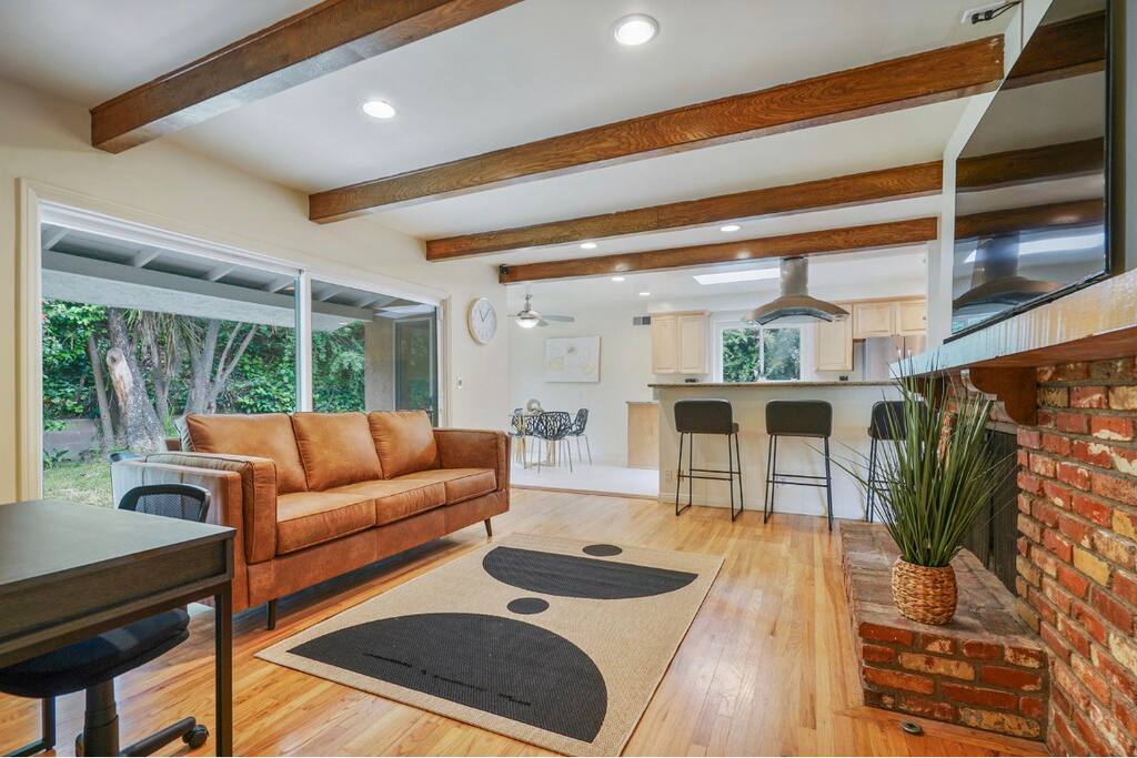 Charming 2BR in Los Angeles