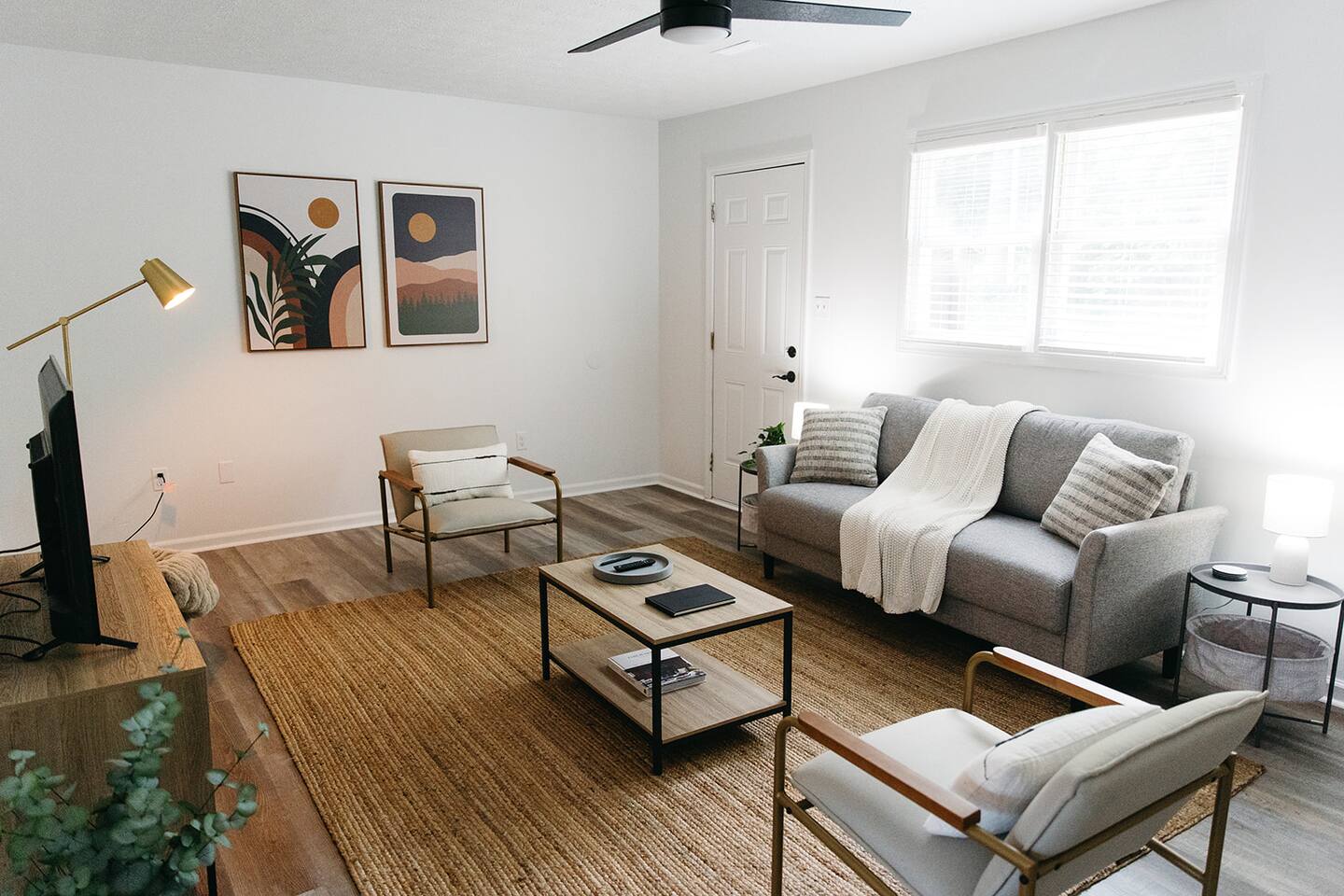 "Morning View 1" Cozy Modern Stay - College/Hiking - Apartment