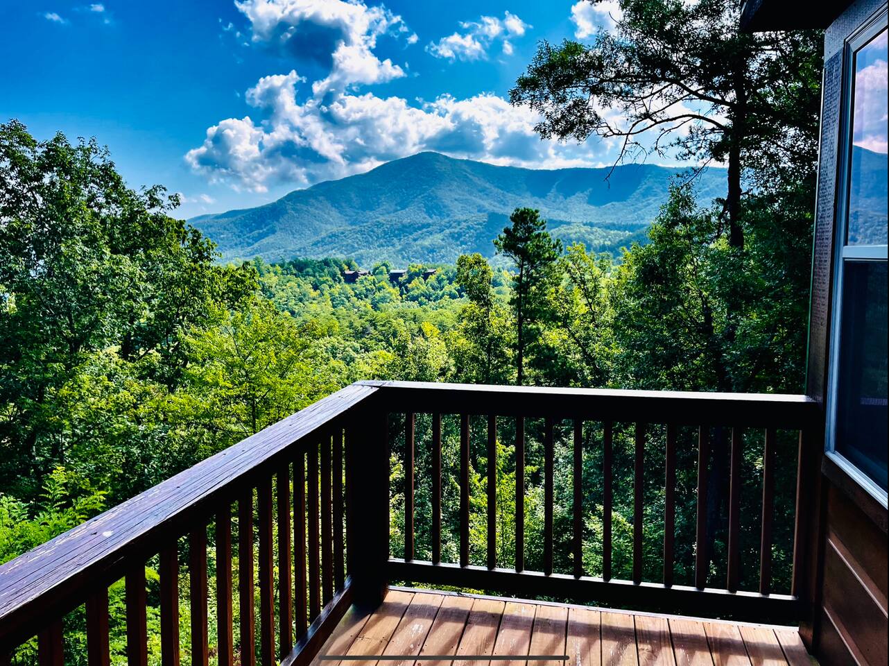 Great views-King beds-WIFI-ample parking-games