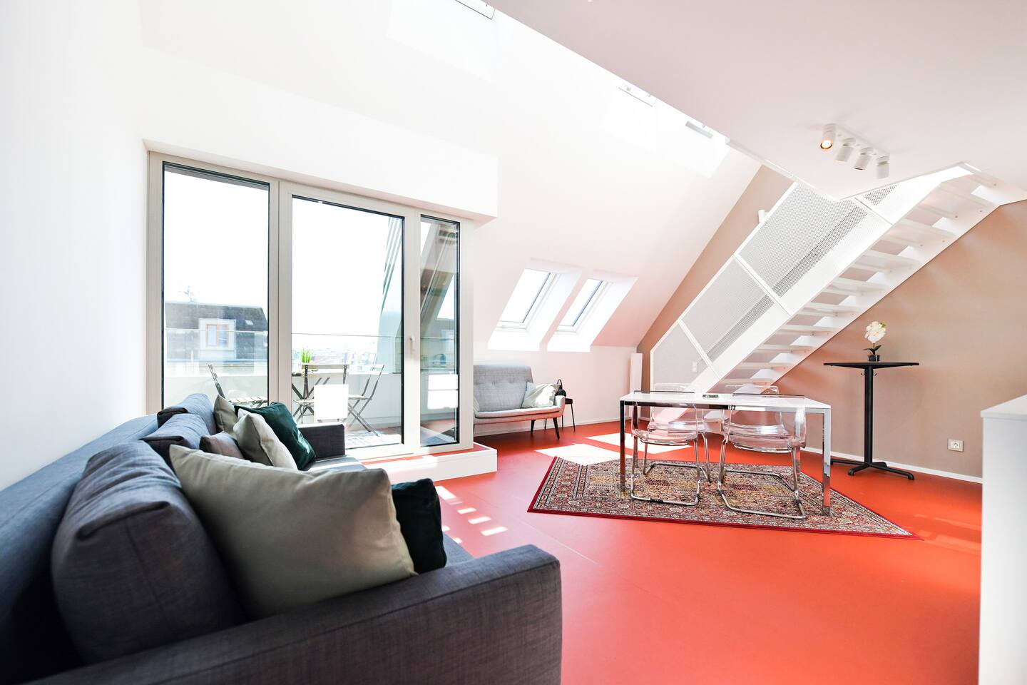 Julius 27 - Cozy Retreat, 5 Mins to City Center