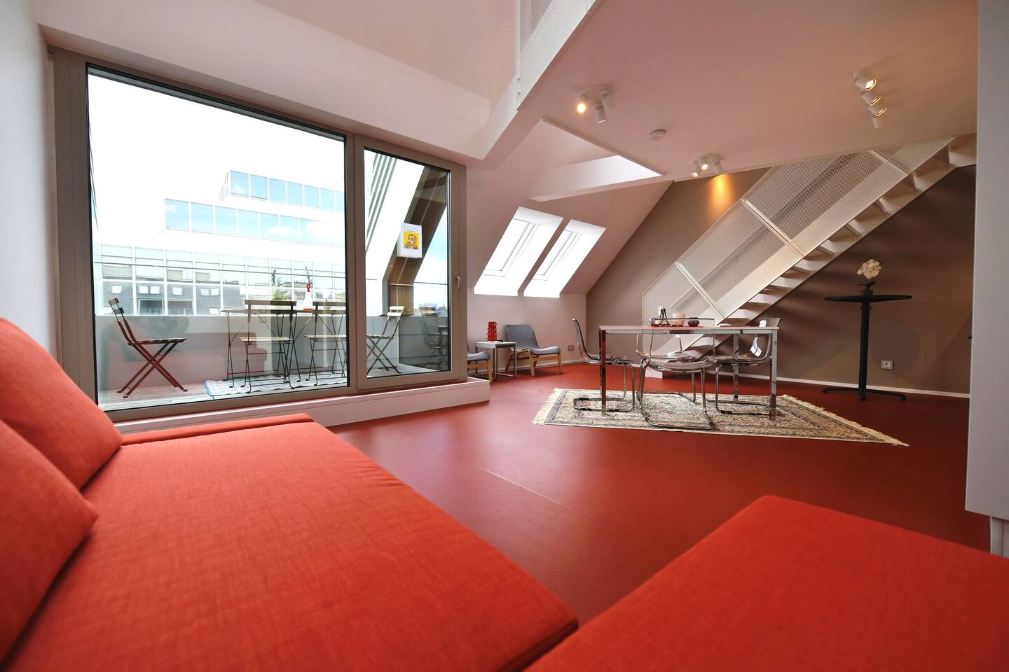 Julius 22 - Urban Oasis, 5 Mins to City Center