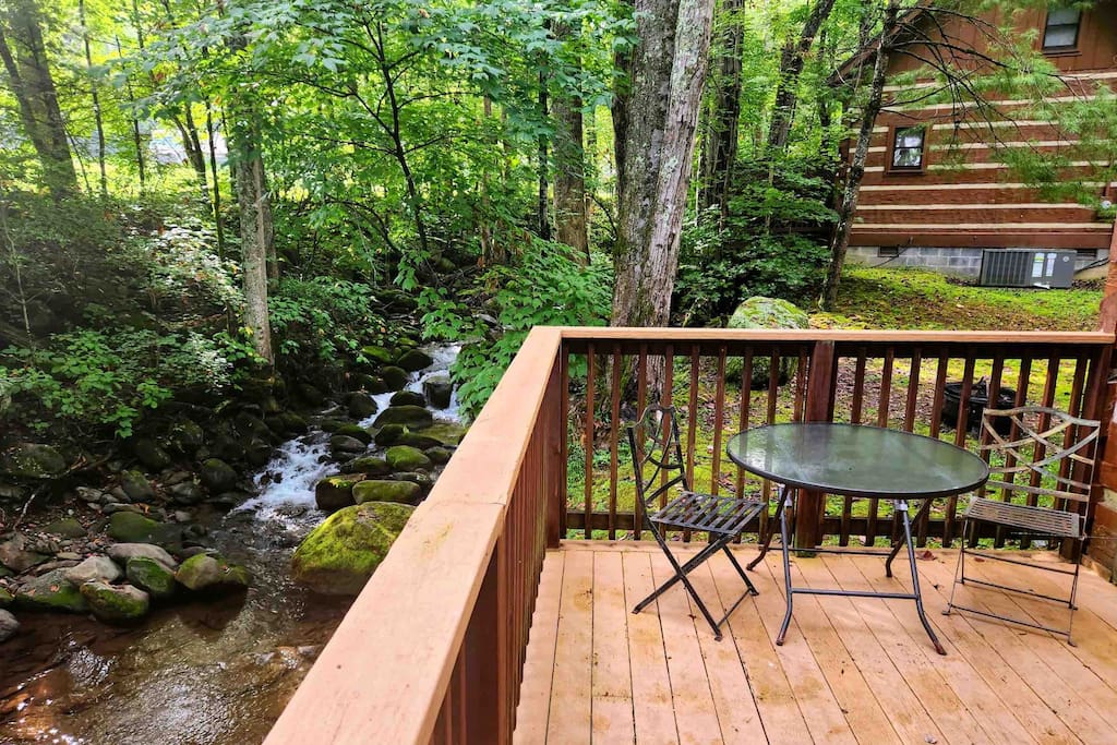 Creek Cabin Near Downtown Gburg