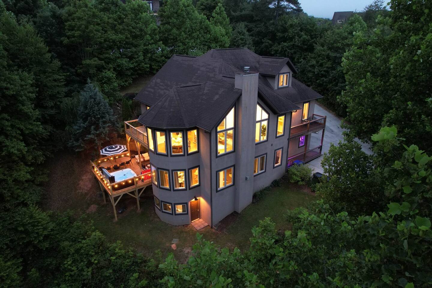Asheville Chalet: Cinema, Hot Tub, Sleeps 20