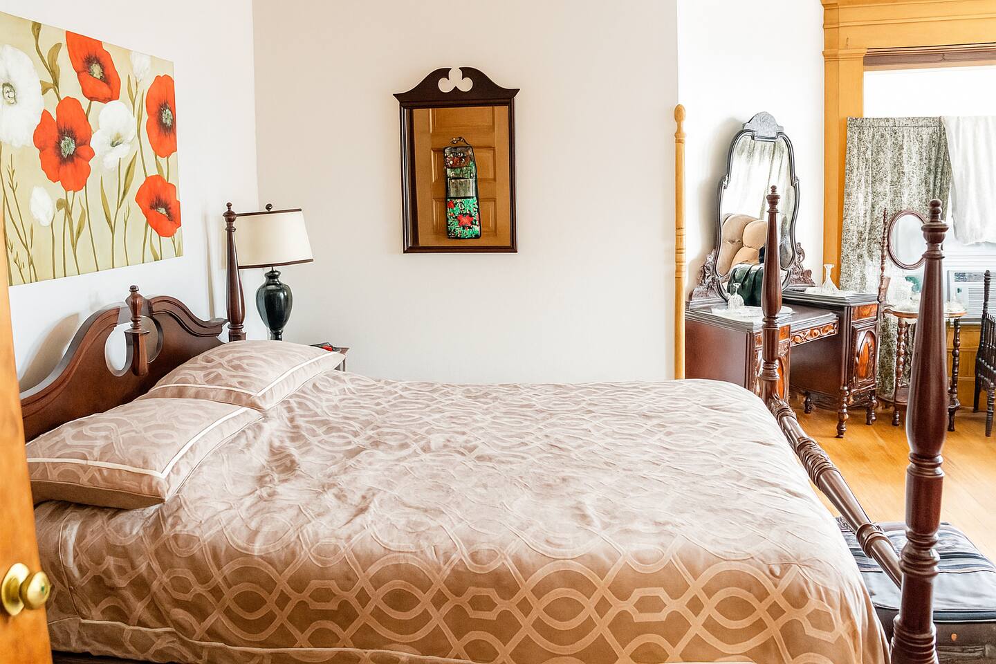 The Decker Room - York Ave Stay in Towanda