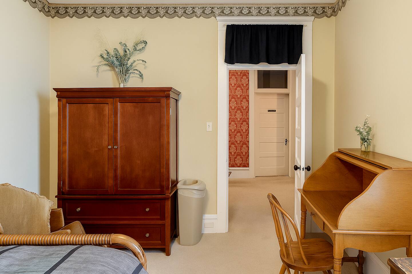 Historic Ruthie Room w/ Private Claw-Foot Tub