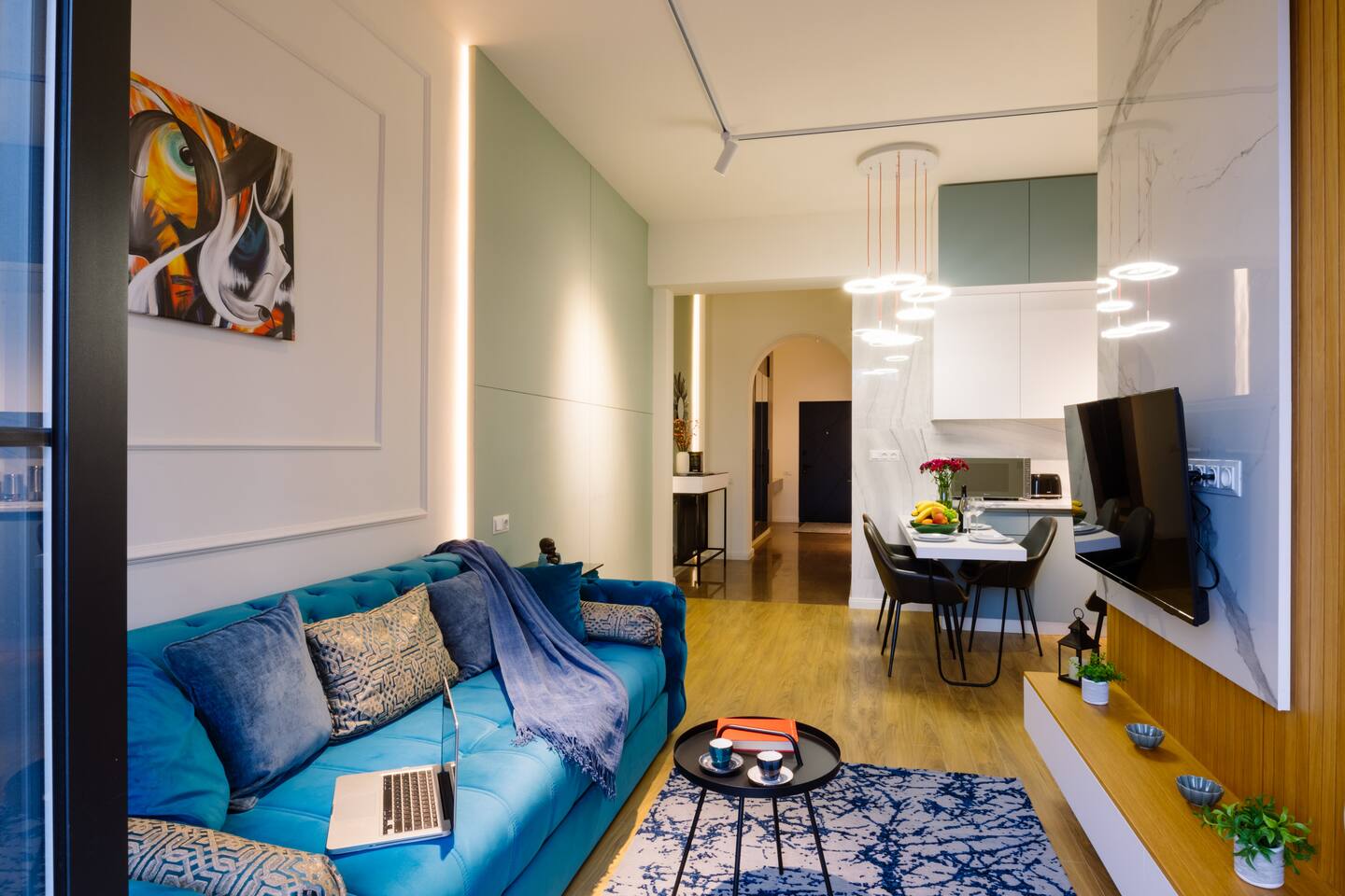 Luxe 2BD | Central | Balcony | Self-Checkin