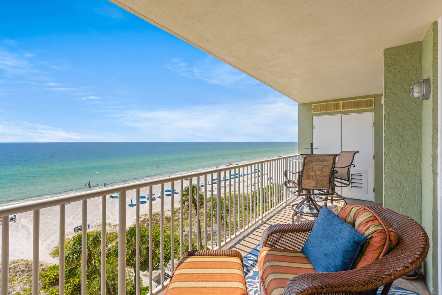 Newly Renovated Exterior Beachfront Condo, Pool!