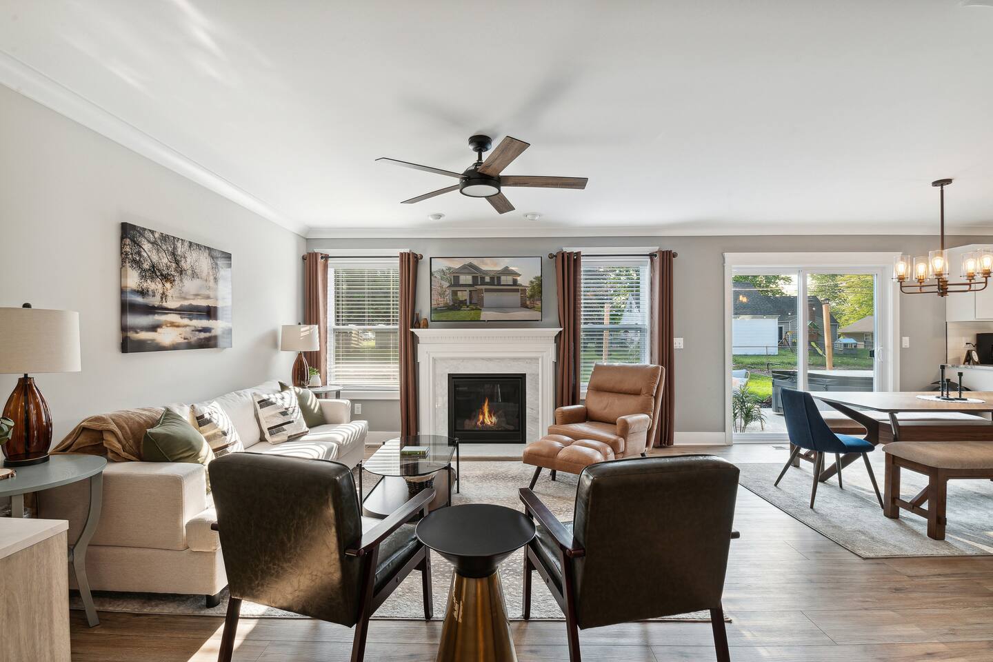 3 min Downtown, GameRoom, Hot tub, fire pit, 4 bed