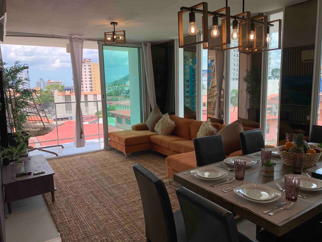 7B - Style! Spacious and Cool! 4BR