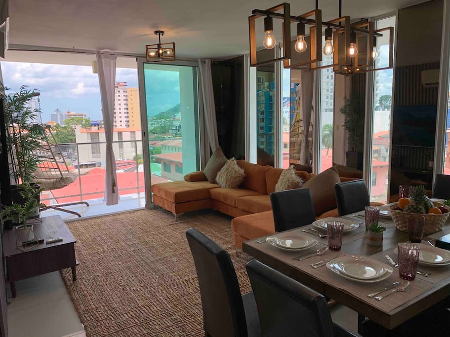 7B - Style! Spacious and Cool! 4BR