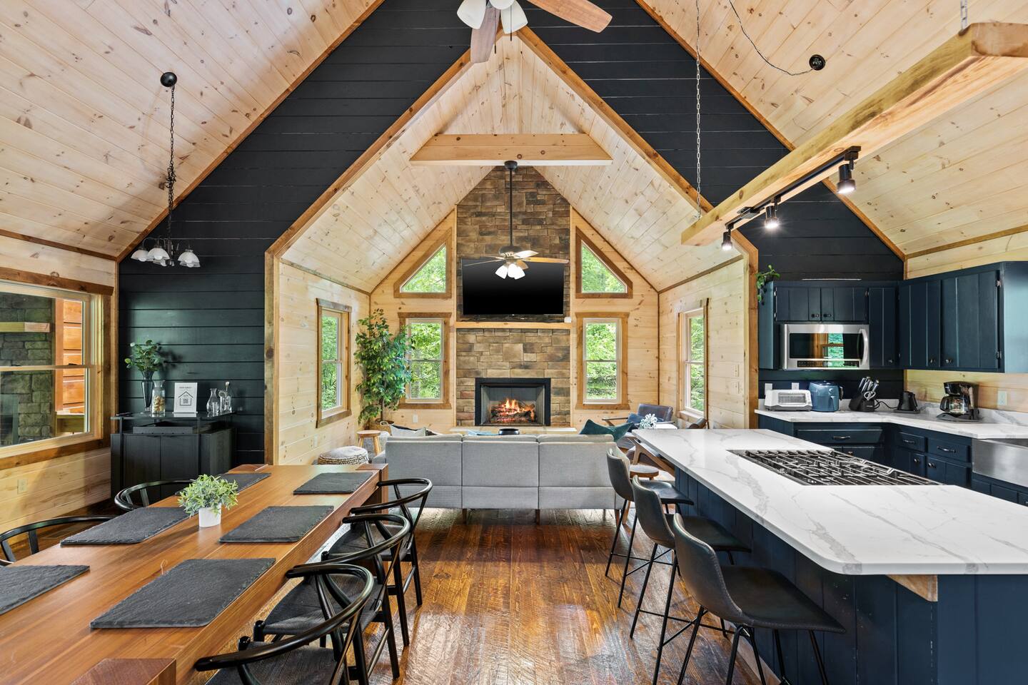 Pickleball • Mini Golf • Hot Tub • Pasture Views