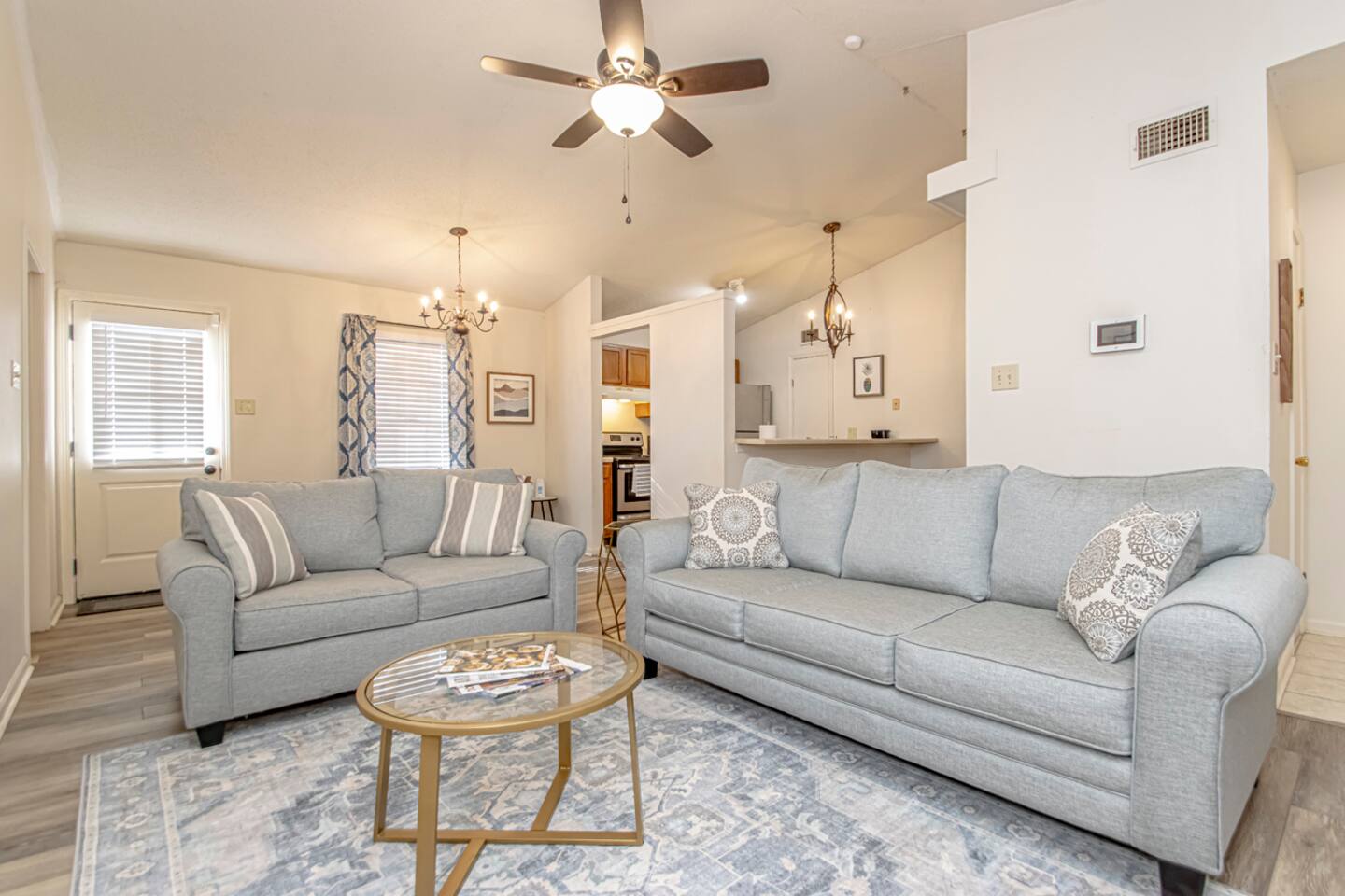 Double Diamond Rentals - West LR Home W/Fireplace