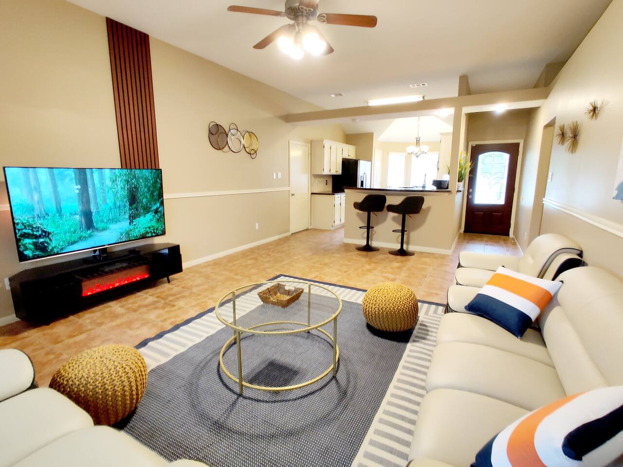 Near Woodlands • Pool • Pets OK!