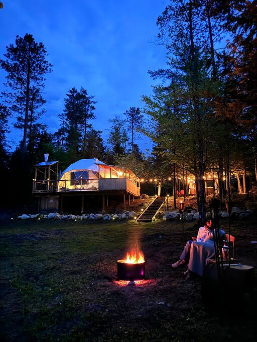 StreamSide Getaway- HOT TUB / AC/ Wi-Fi