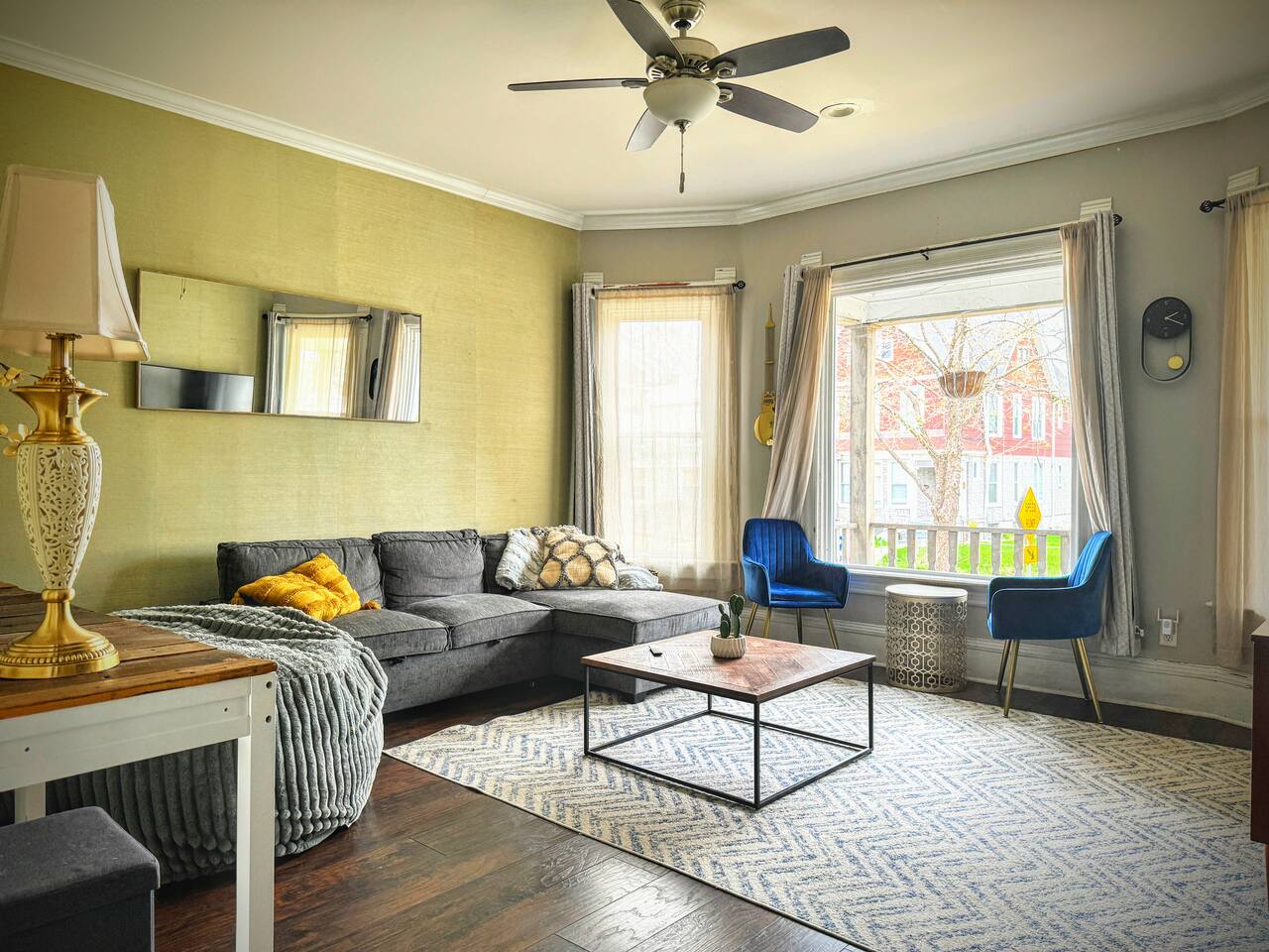 MKE 2BR Flat+PKG|5M to Brewers |15M to Airport