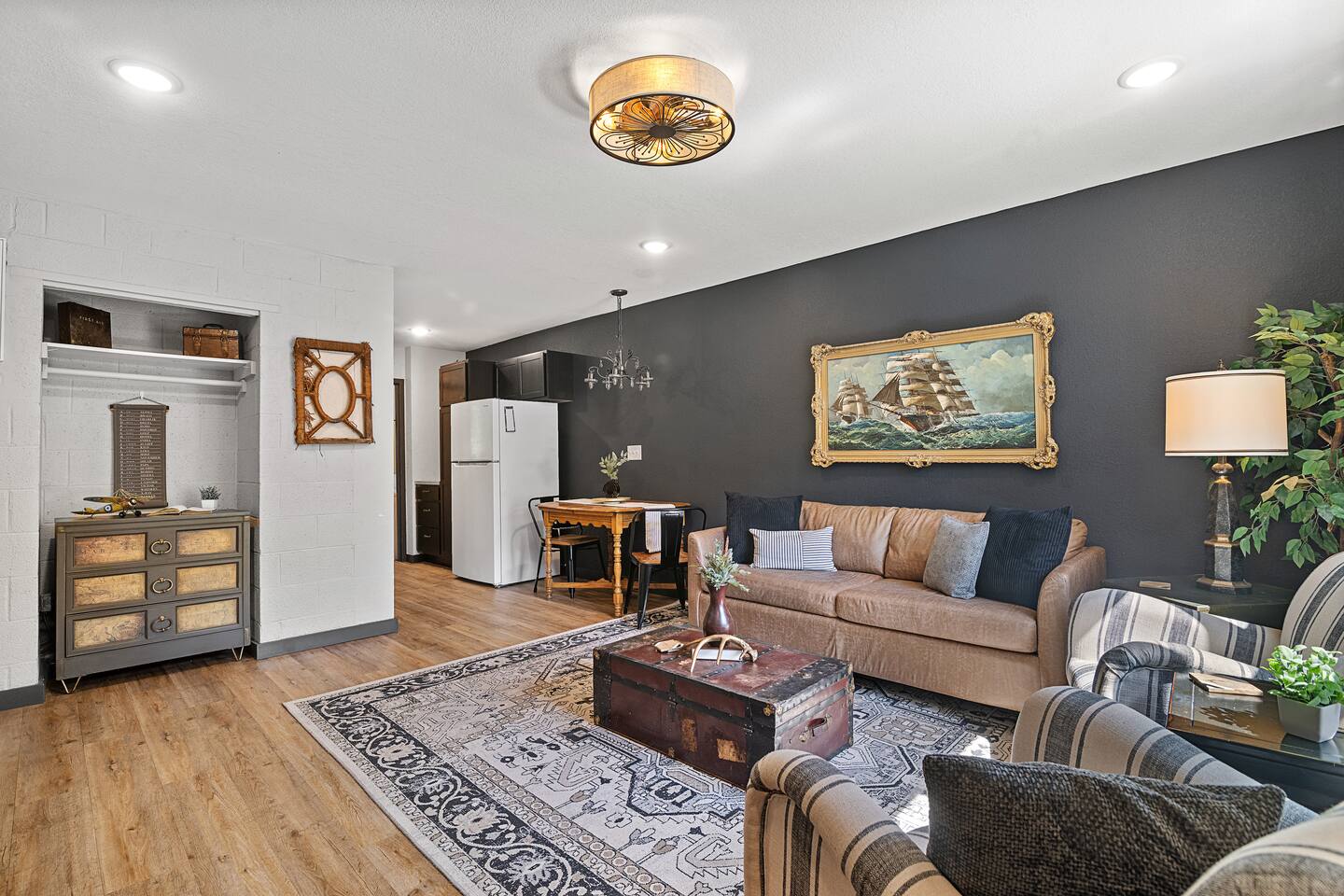 King Bed! Unique Duplex-Fully stocked