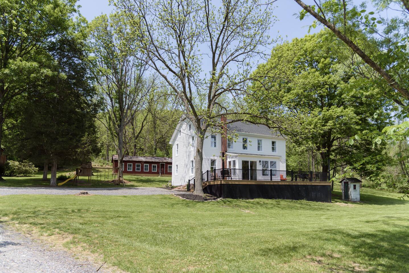 Secluded Valley Oasis: Spa, Pond & Bunk Room