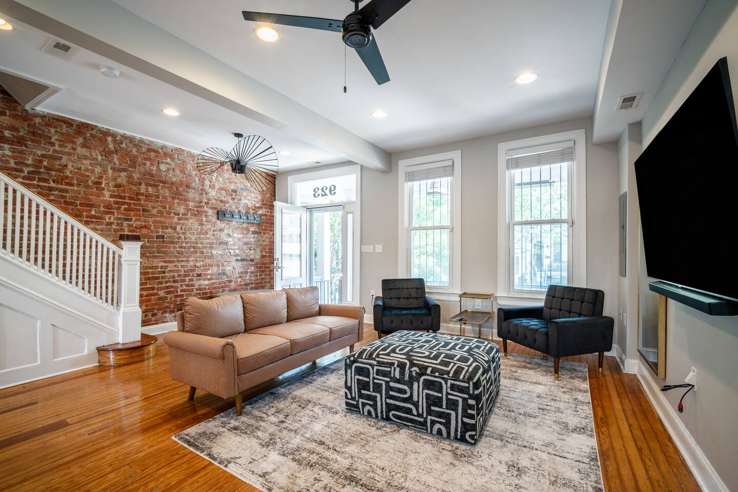 Modern Swanky Oasis Central Location FREE Parking!