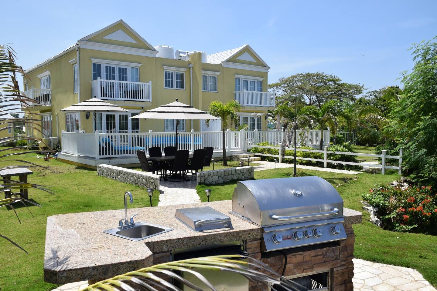 Luxury Negril 2BR Villa | Ocean Views Beach & Pool