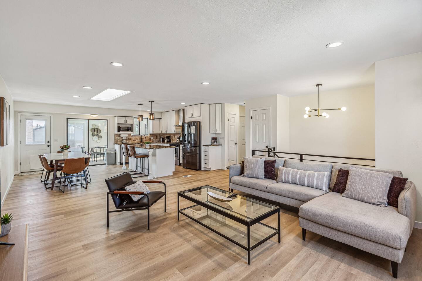 DenverStays | Bright 4BD Suburban Nest w/Garage!