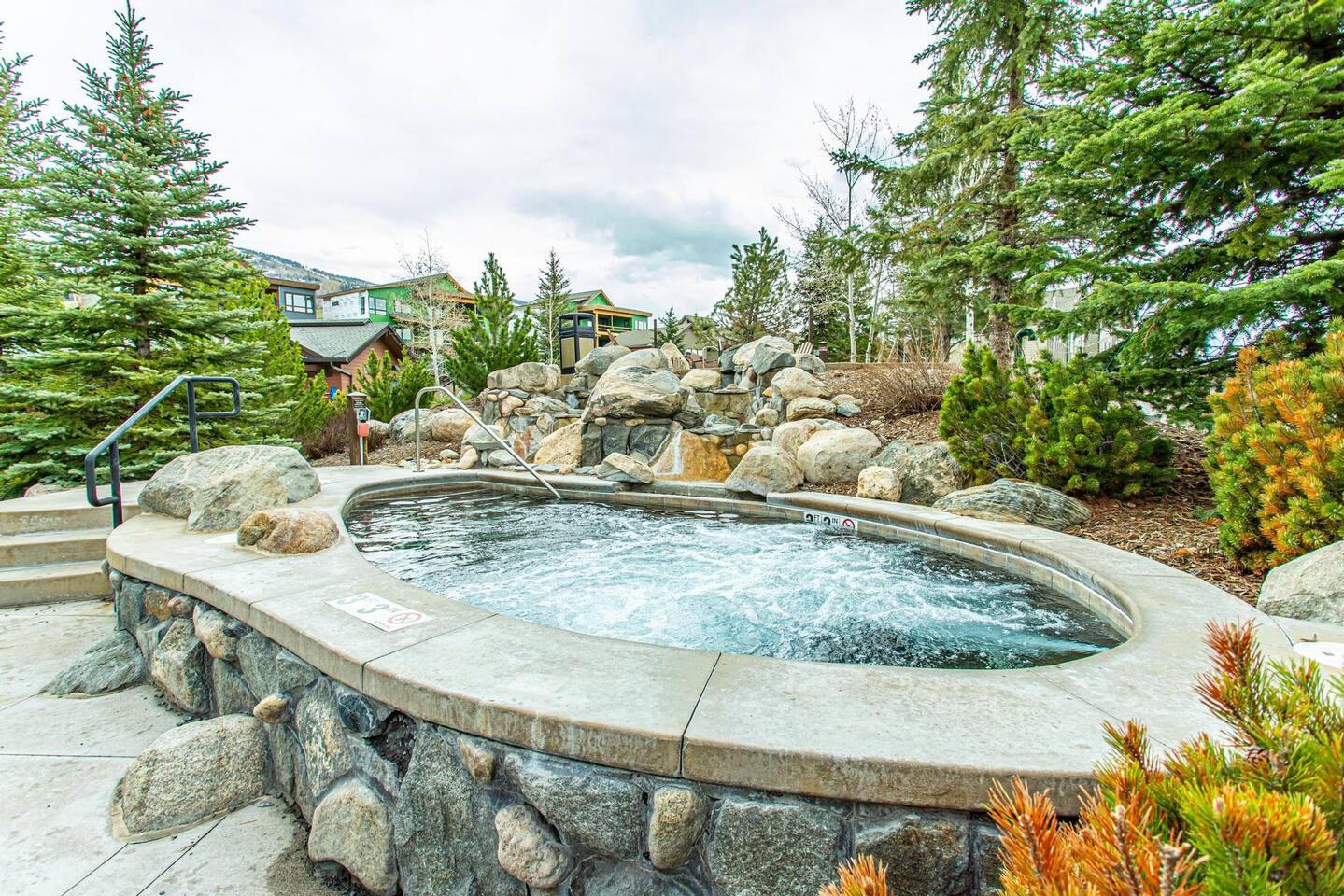 Condo + Pool, Hot Tub, Gondola