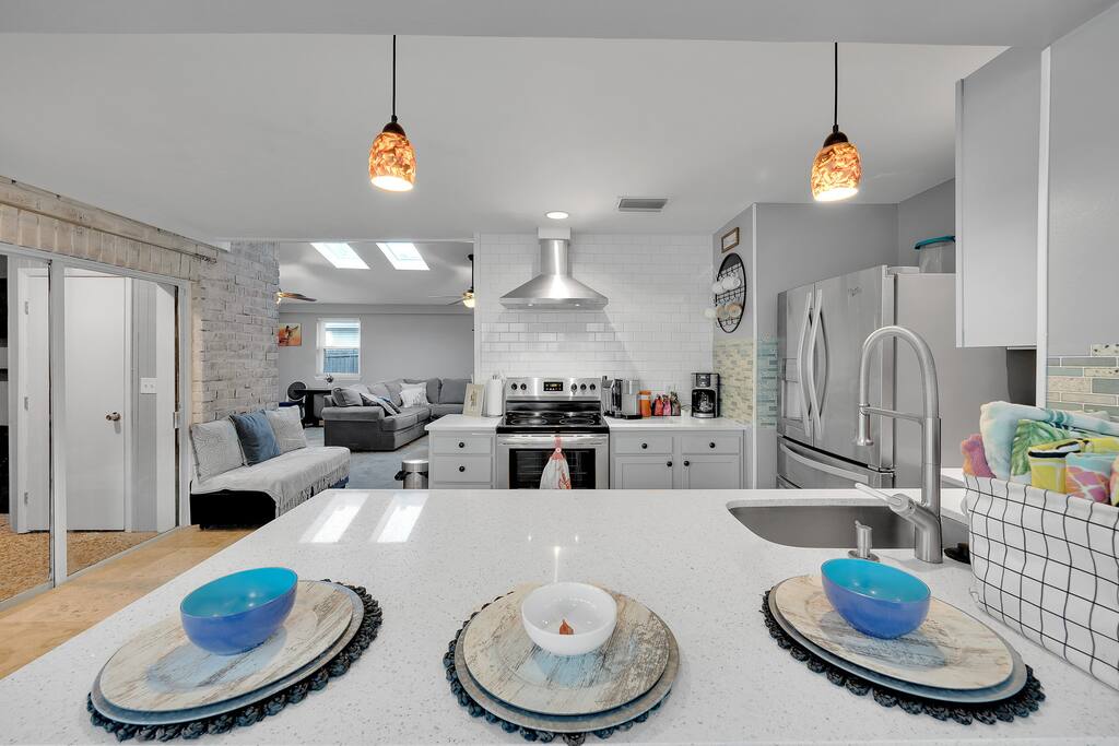 Casa D - Cozy Beach Home & Pool