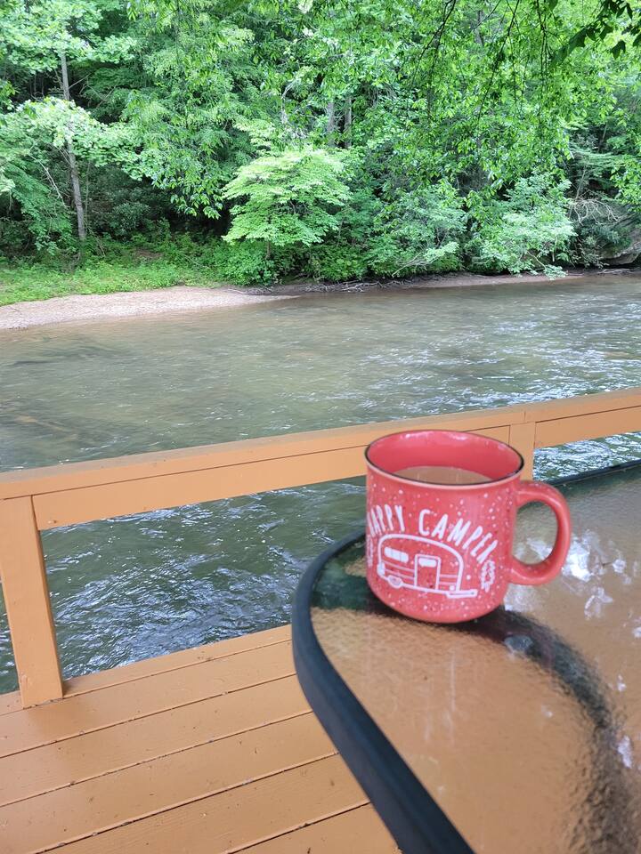Spring on the river! Peaceful, cozy cabin