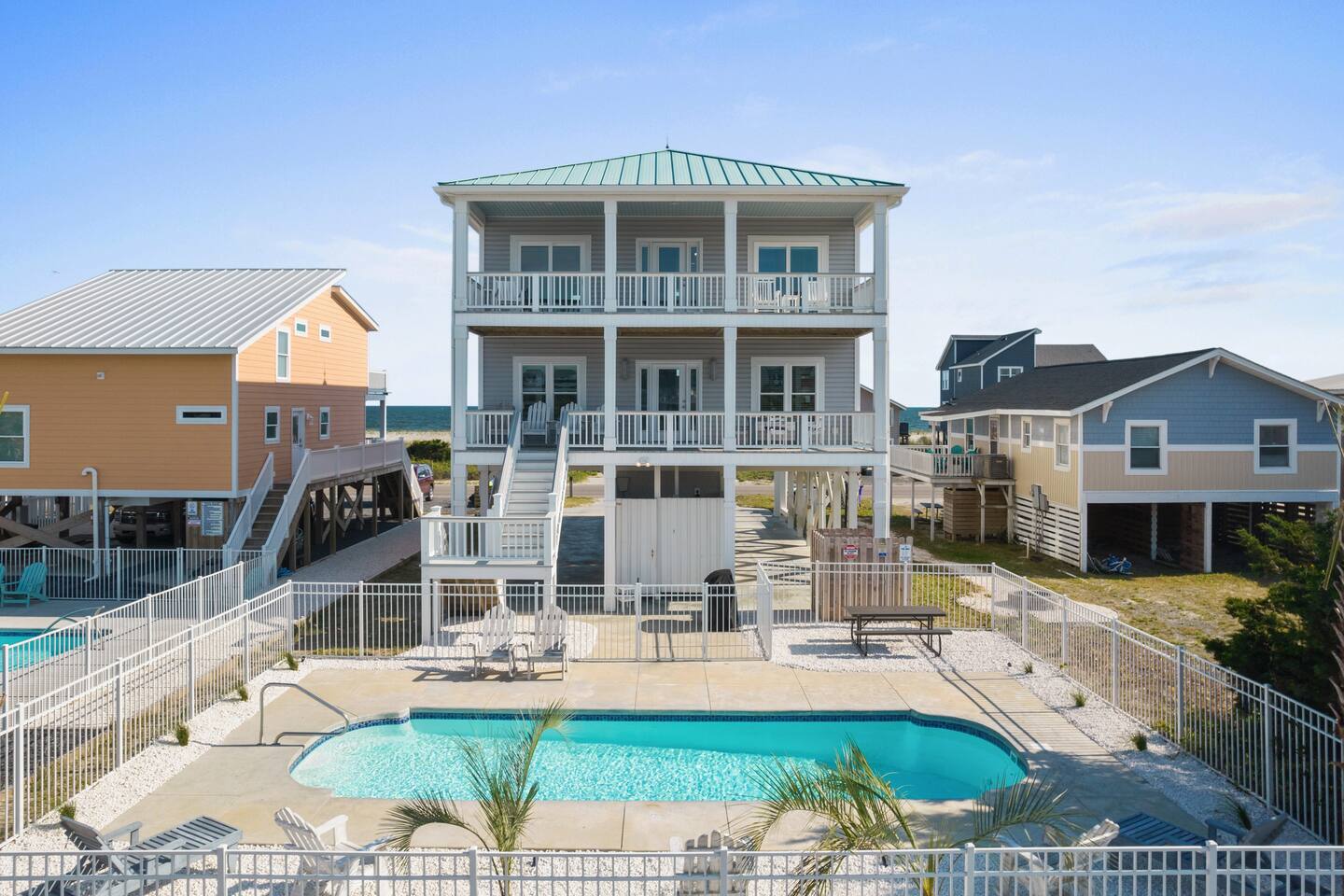 Family Beach Escape 2nd Row Pool Elevator & Views