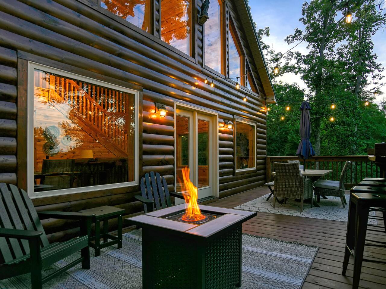 Blackberry Lodge! Pickleball, Hot Tub, Dollywood!