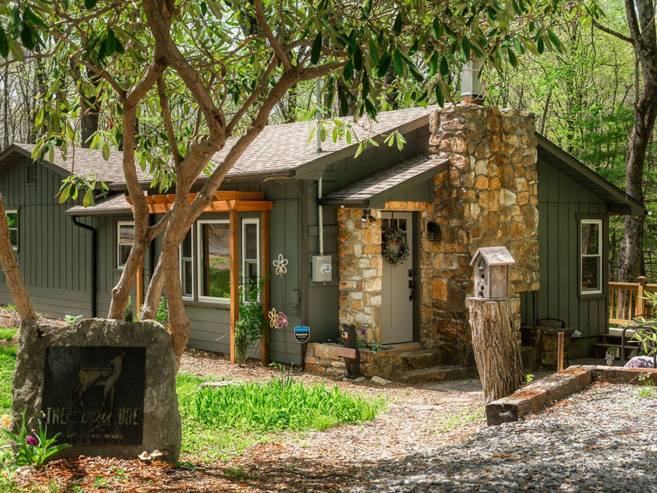 Snuggle Up @ "The Cozy Doe" - Quiet & Relaxing