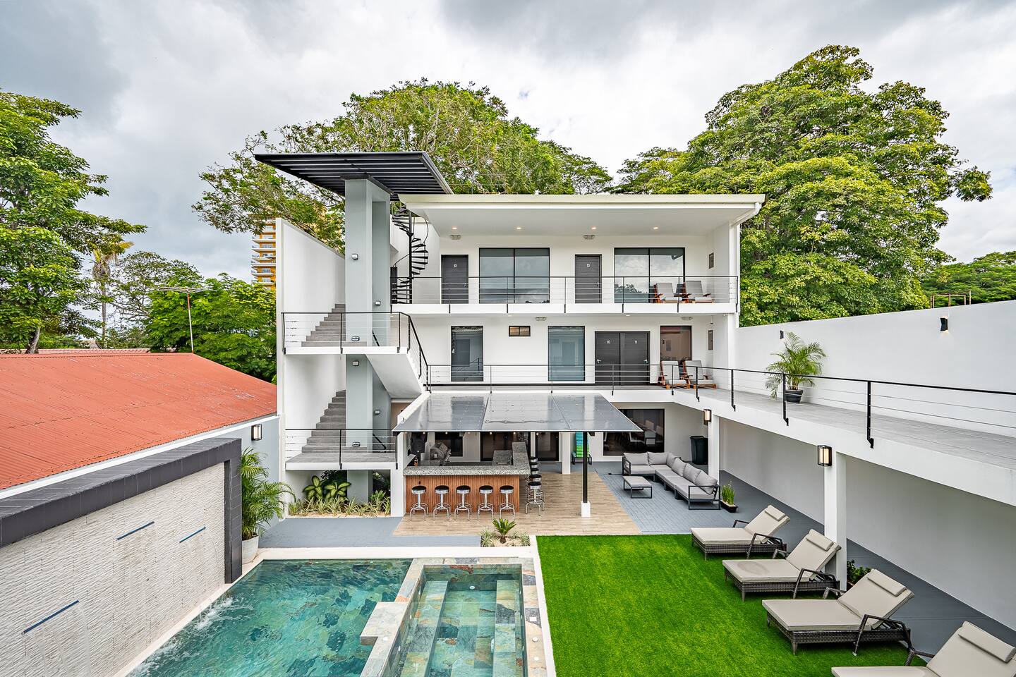 Casa Elite  13 bedroom house Central Jaco 30ppl