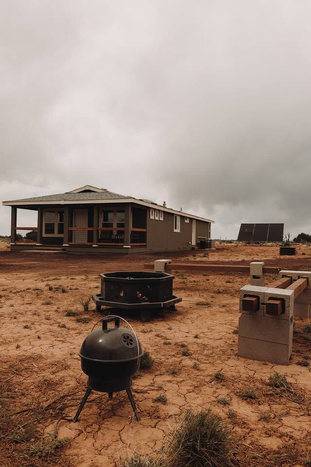 Grand Canyon Stargazer ~ Off-Grid Modern Retreat