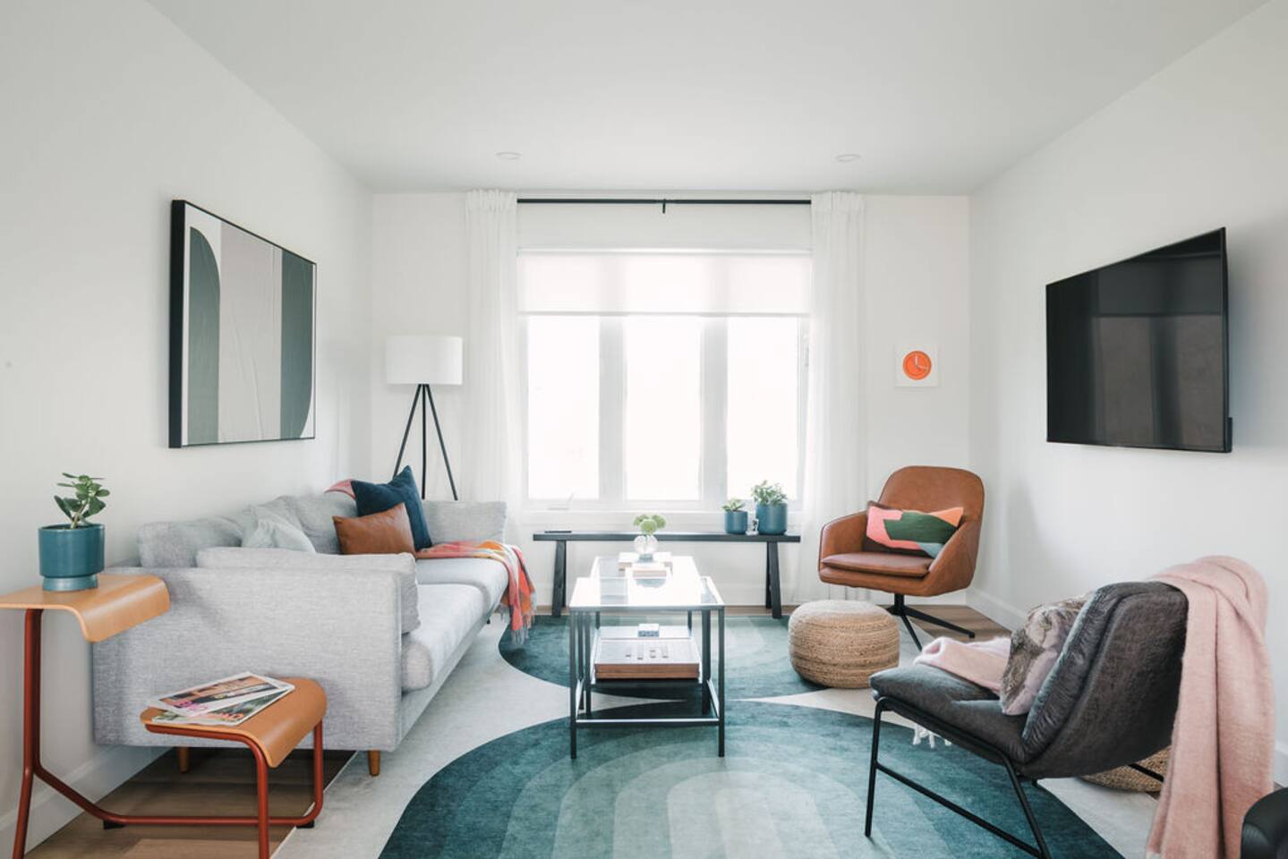 Private Backyard, Hot Tub, Dog Friendly, Central