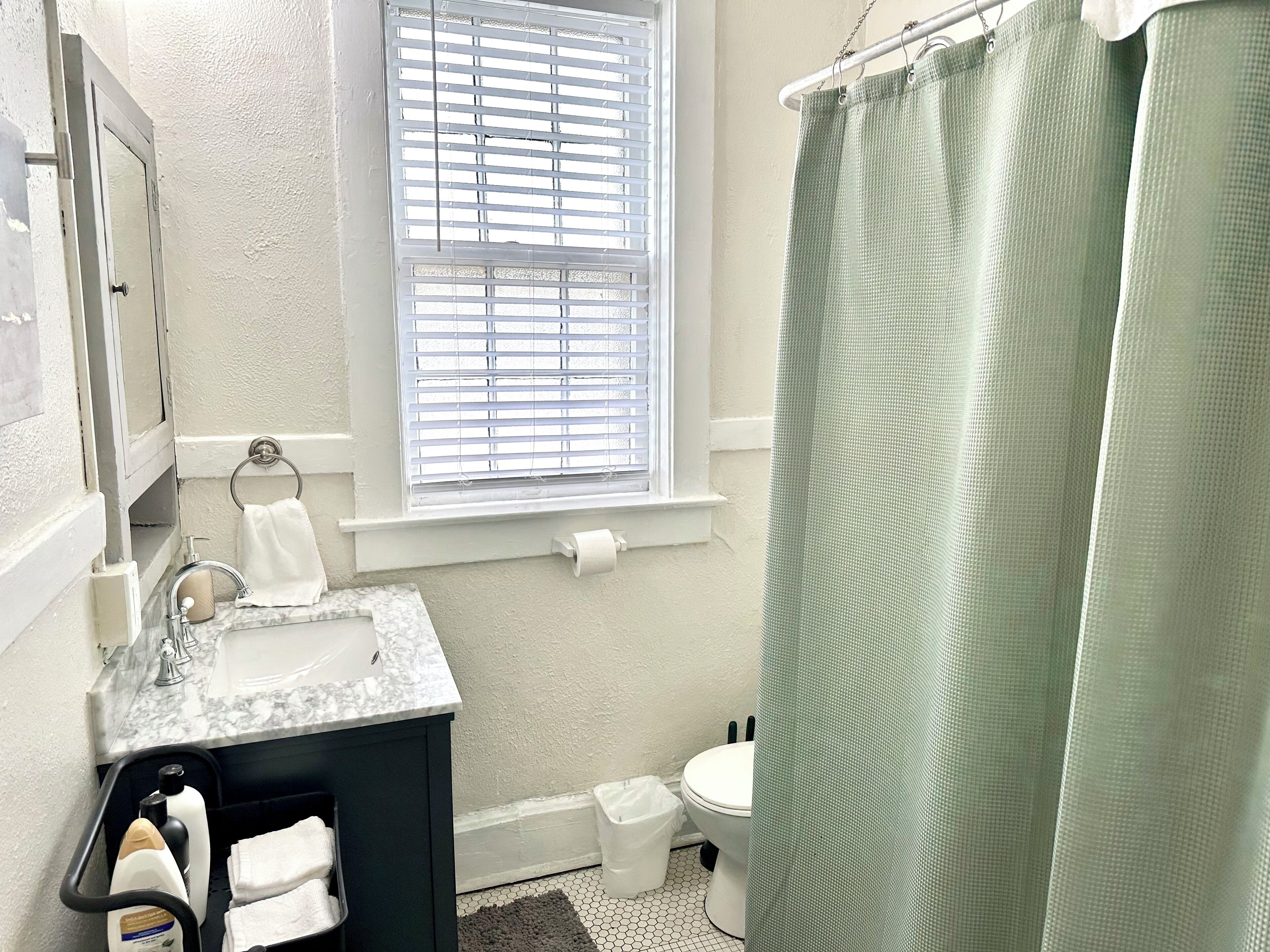 The Harrison C | KING 1BD/1BA Apt near Riverfront