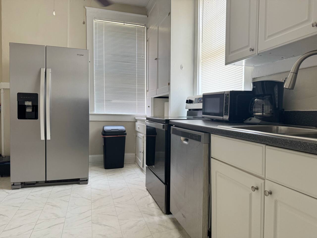 The Harrison C | KING 1BD/1BA Apt near Riverfront